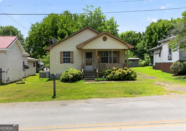 Homes for sale in Calhoun, GA | 720 Martin Luther King Jr Blvd, Calhoun, GA 30701 | MLS# 10793439
