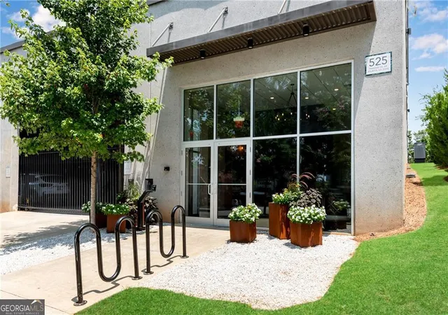 Listing Photo 4 - Condo for sale in building located at 525Th Pkwy Dr Ne, Atlanta, GA 30308 - Unit #208