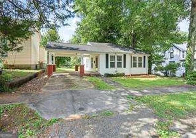 Photo 3 of Single family home for sale at 76 Mill St, Tallapoosa, GA 30176 | MLS# 10808182 | Listing updated on 2026-10-04