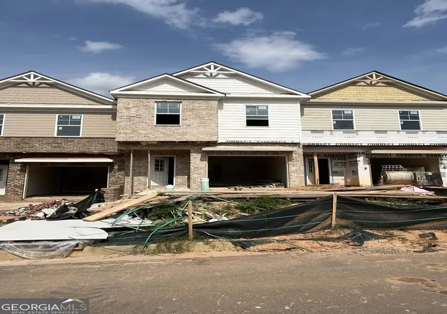 3rd image of 45 Creekside Commons Dr, Hoschton, GA 30548 | MLS# 10541723