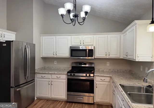 Photo 4 of Sale Pending at 334 Summer Hill Cir, Stockbridge, GA 30281 | MLS# 10833639 | Listing updated on 2026-10-09