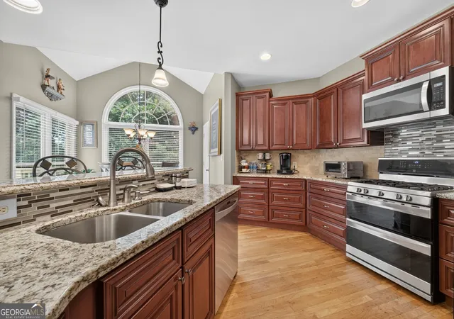 Photo 4 of Single family home for sale at 476 Mountain Oaks Pkwy, Stone Mountain, GA 30087 | MLS# 10798917 | Listing updated on 2026-07-17