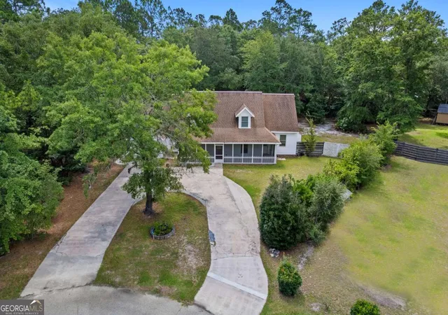 Photo 3 of Single family home for sale at 157 Ole Oak Rd, Allenhurst, GA 31301 | MLS# 10804887 | Listing updated on 2026-08-28