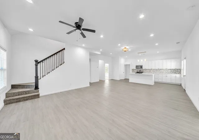 Photo 3 of Sale Pending at 1136 Oak Knoll Ter Se, Atlanta, GA 30315 | MLS# 10827604 | Listing updated on 2026-09-23