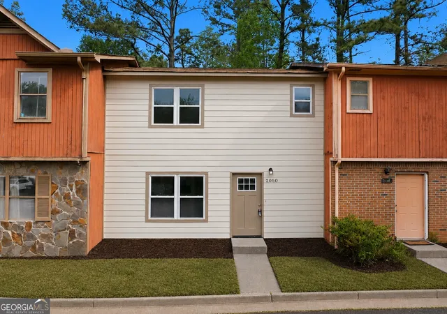Photo 2 of Townhouse for sale at 2050 Lenoa Ln, Austell, GA 30106 | MLS# 10733231 | Listing updated on 2026-08-02