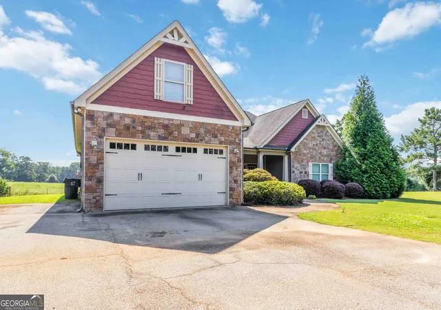 Photo 2 of Single family home for sale at 2825 S Ola Rd, Locust Grove, GA 30248 | MLS# 10826133 | Listing updated on 2026-09-08