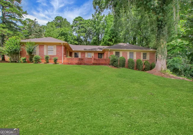 Photo 2 of Single family home for sale at 2020 Heatherdale Ln Sw, Marietta, GA 30064 | MLS# 10826453 | Listing updated on 2026-09-07