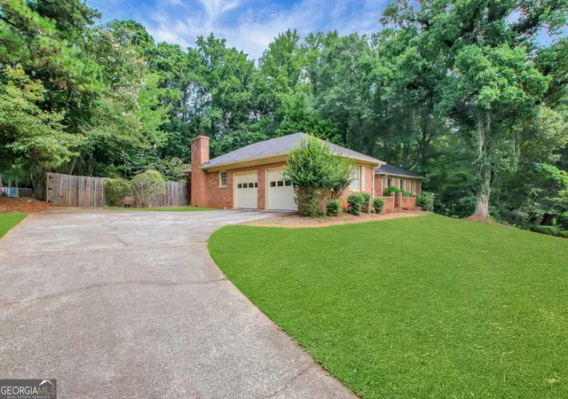 Photo 3 of Single family home for sale at 2020 Heatherdale Ln Sw, Marietta, GA 30064 | MLS# 10826453 | Listing updated on 2026-09-07