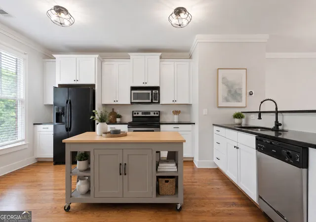 2nd image of 775 Liberty Commons Dr Nw, Atlanta, GA 30314 | MLS# 10771888