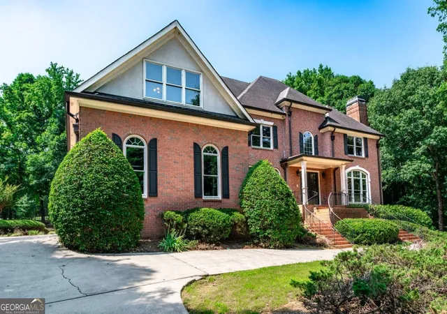 Photo 3 of Sale Pending at 2115 Tee Dr, Braselton, GA 30517 | MLS# 10800711 | Listing updated on 2026-10-02