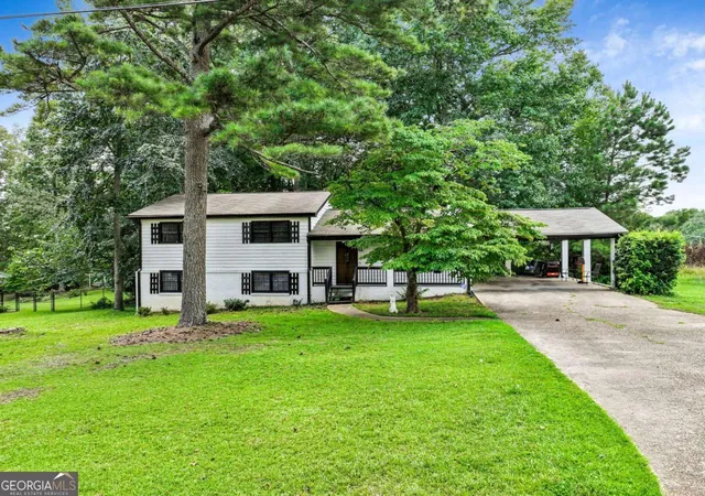 Photo 1 of Single family home for sale at 3918 Sherwood Dr, Douglasville, GA 30135 | MLS# 10822840 | Listing updated on 2026-09-09