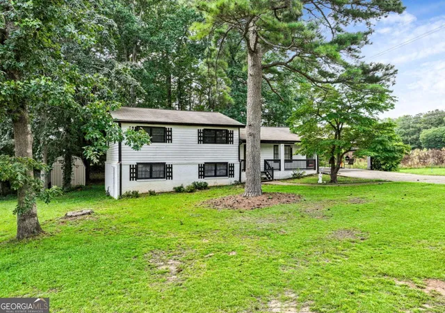 Photo 3 of Single family home for sale at 3918 Sherwood Dr, Douglasville, GA 30135 | MLS# 10822840 | Listing updated on 2026-09-16
