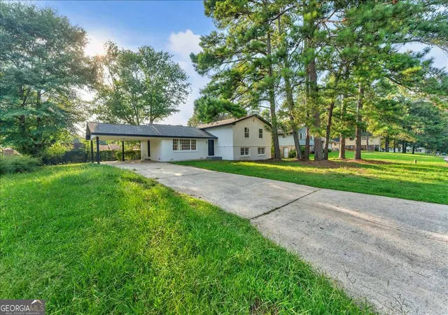 Photo 2 of Sale Pending at 7697 Marabou Ln, Riverdale, GA 30274 | MLS# 10817044 | Listing updated on 2026-08-24