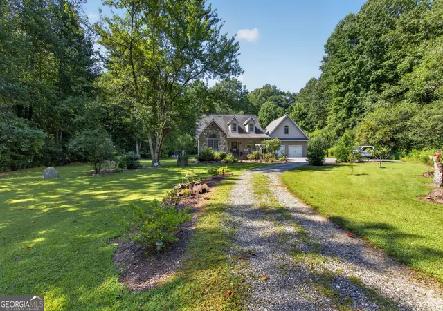 Photo 2 of Single family home for sale at 137 Noblet Dr, Hiawassee, GA 30546 | MLS# 10831654 | Listing updated on 2026-09-08