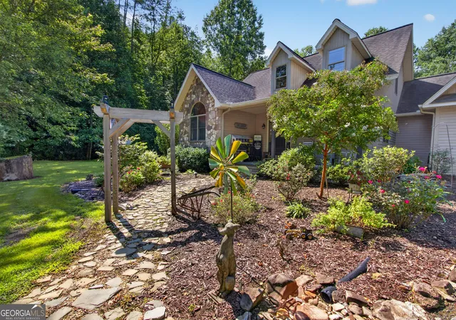 Photo 3 of Single family home for sale at 137 Noblet Dr, Hiawassee, GA 30546 | MLS# 10831654 | Listing updated on 2026-09-08