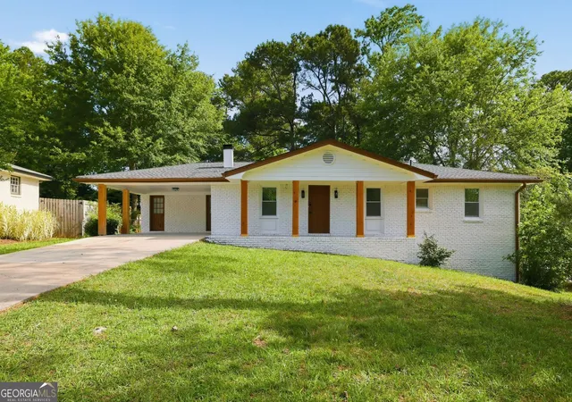 2nd image of 501 Pineview Dr Se, Smyrna, GA 30082 | MLS# 10801837