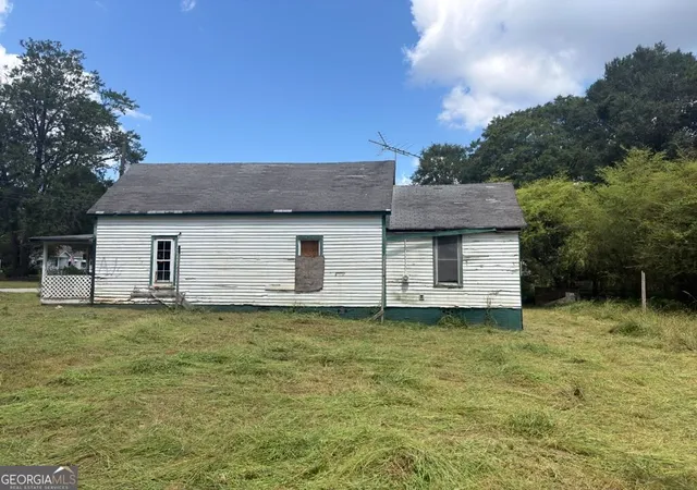 Photo 3 of Single family home for sale at 101 Smith Rd, Newnan, GA 30263 | MLS# 10813140 | Listing updated on 2026-09-18