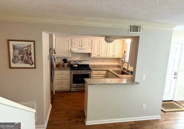 Listing Photo 5 - Condo for sale in building located at 554 Picketts Bend Cir, Marietta, GA 30008