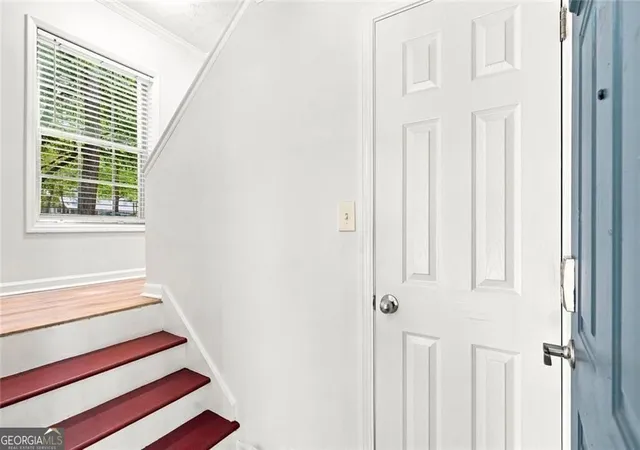 Listing Photo 5 - Condo for sale in building located at 4081 Riverlook Pkwy SE, Marietta, GA 30067 - Unit #207