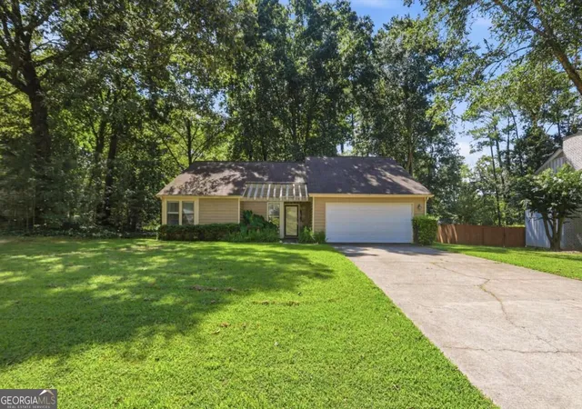 Photo 1 of Sale Pending at 950 Laurel Mill Dr, Roswell, GA 30076 | MLS# 10833686 | Listing updated on 2026-09-05
