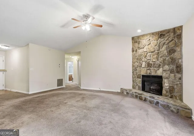 Photo 4 of Sale Pending at 950 Laurel Mill Dr, Roswell, GA 30076 | MLS# 10833686 | Listing updated on 2026-09-05