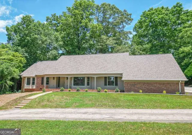 Photo 1 of Sale Pending at 3216 Golf Club Dr, Gainesville, GA 30506 | MLS# 10711796 | Listing updated on 2026-10-02
