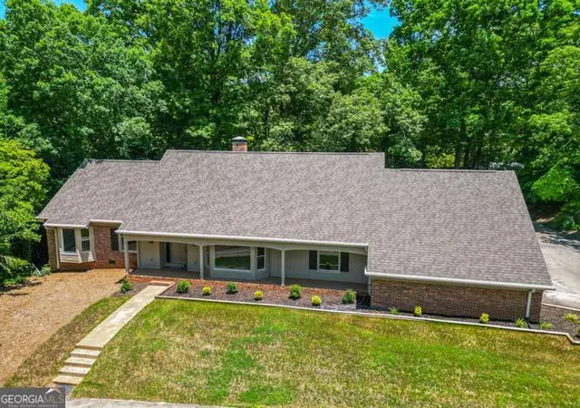 Photo 2 of Sale Pending at 3216 Golf Club Dr, Gainesville, GA 30506 | MLS# 10711796 | Listing updated on 2026-10-02