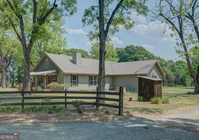 Homes for sale in Barnesville, GA | 198 Matbeth Rd, Barnesville, GA 30204 | MLS# 10740459