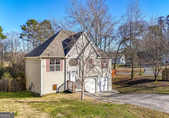 Photo 3 of Single family home for sale at 101 Twin Oaks Dr, Calhoun, GA 30701 | MLS# 10790890 | Listing updated on 2026-08-31