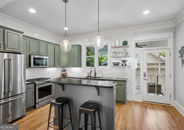 Photo 3 of Single family home for sale at 98 2Nd Ave Se, Atlanta, GA 30317 | MLS# 10825325 | Listing updated on 2026-09-25