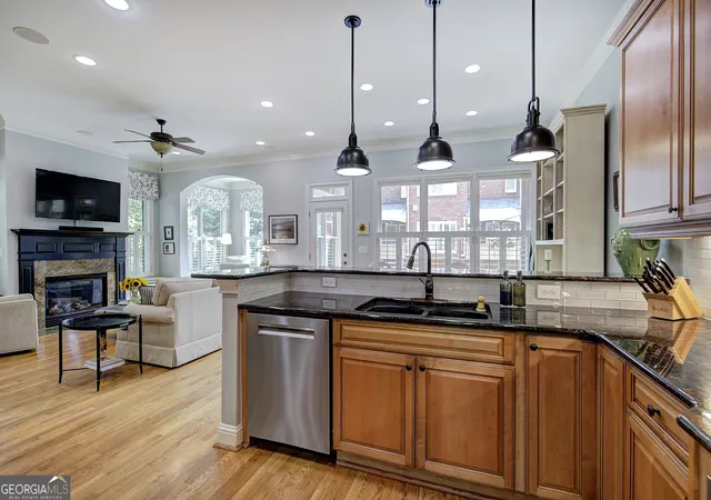 Photo 2 of Sale Pending at 1230 Parkside Village Dr Nw, Marietta, GA 30060 | MLS# 10816835 | Listing updated on 2026-08-13