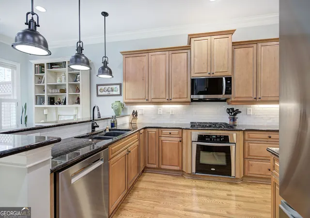 Photo 3 of Sale Pending at 1230 Parkside Village Dr Nw, Marietta, GA 30060 | MLS# 10816835 | Listing updated on 2026-08-13