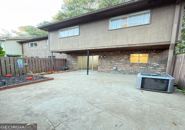 Townhouse for sale at 722 Garden View Dr, Stone Mountain, GA 30083 | MLS# 10878718