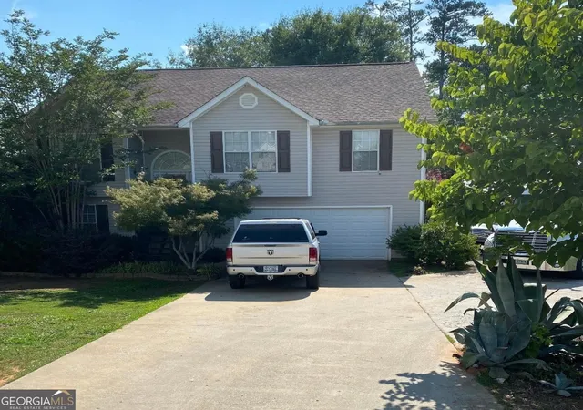 Single family home for sale at 112 Canterbury Ct, Jackson, GA 30233 | MLS# 10880756