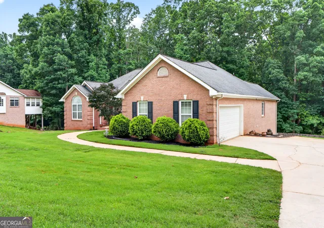 Photo 2 of Single family home for sale at 196 Ashley Dr, Mcdonough, GA 30252 | MLS# 10777892 | Listing updated on 2026-10-06