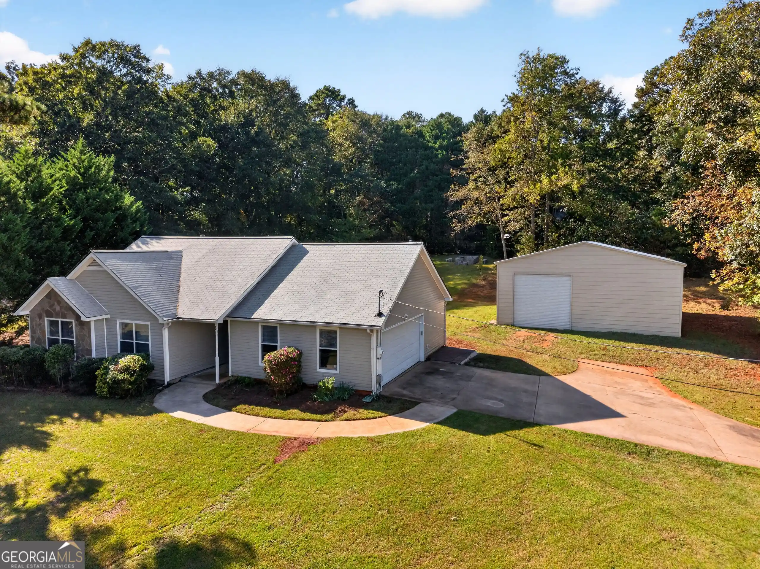 Single family home for sale at 8 Ellen Ct, Newnan, GA 30265 | MLS# 10873136