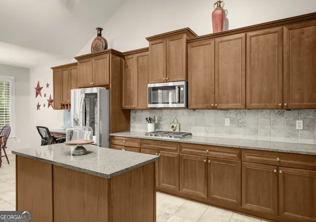 Photo 3 of Sale Pending at 5 Renwick Dr, Senoia, GA 30276 | MLS# 10809449 | Listing updated on 2026-09-10