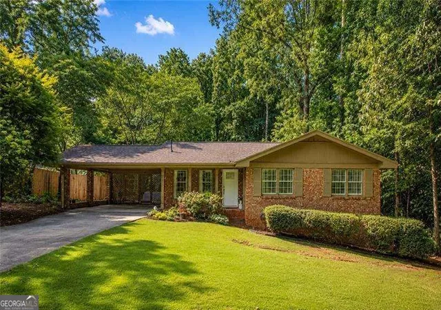 Photo 1 of Sale Pending at 702 Highview Dr Se, Smyrna, GA 30082 | MLS# 10829562 | Listing updated on 2026-09-10