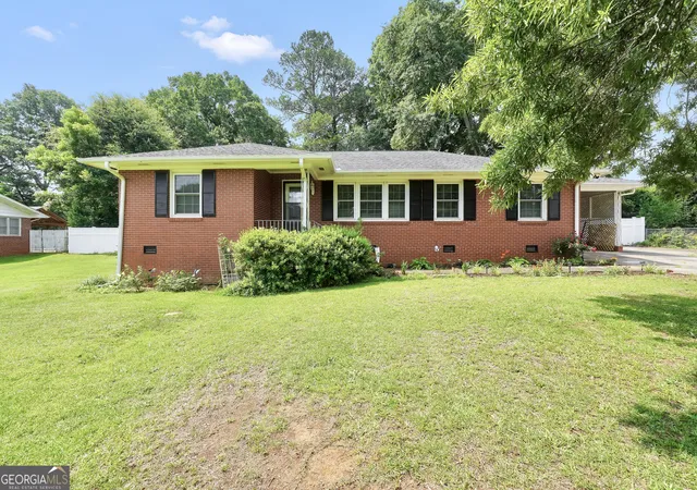 Homes for sale in Barnesville, GA | 105 Pine St, Barnesville, GA 30204 | MLS# 10786419