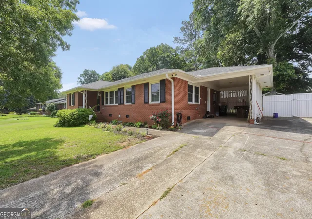 Homes for sale in Barnesville, GA | 105 Pine St, Barnesville, GA 30204 | MLS# 10786419