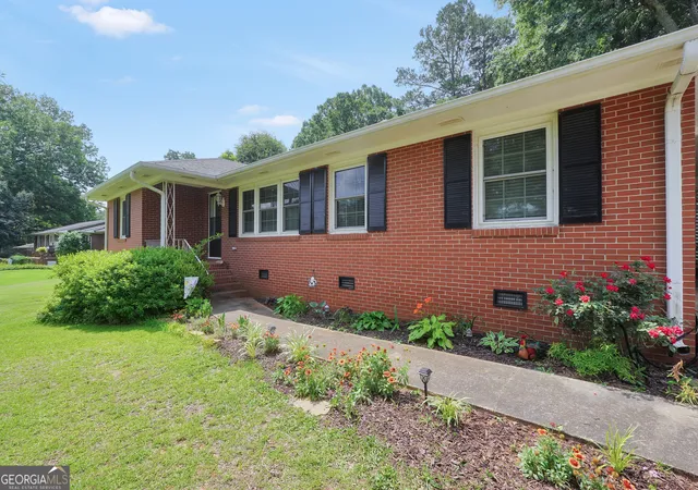 Homes for sale in Barnesville, GA | 105 Pine St, Barnesville, GA 30204 | MLS# 10786419
