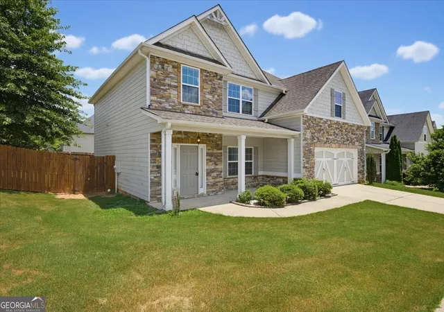 Photo 3 of Sale Pending at 15 Hughston Walk, Newnan, GA 30263 | MLS# 10801619 | Listing updated on 2026-09-15