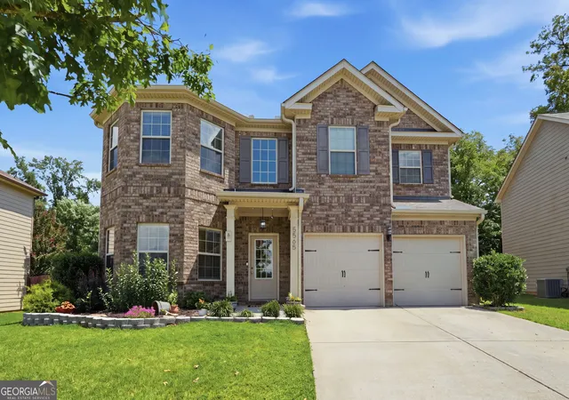 Photo 1 of Single family home for sale at 5565 Banner Blvd, Cumming, GA 30028 | MLS# 10806418 | Listing updated on 2026-08-29