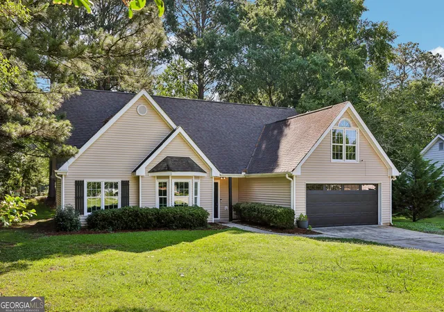 Photo 1 of Single family home for sale at 2360 Huntington Dr, Loganville, GA 30052 | MLS# 10742769 | Listing updated on 2026-10-02
