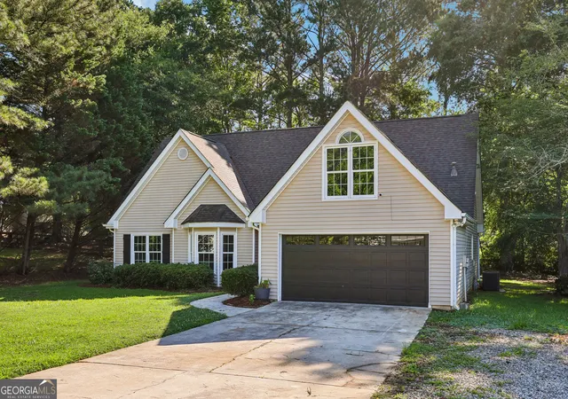 Photo 3 of Single family home for sale at 2360 Huntington Dr, Loganville, GA 30052 | MLS# 10742769 | Listing updated on 2026-10-02