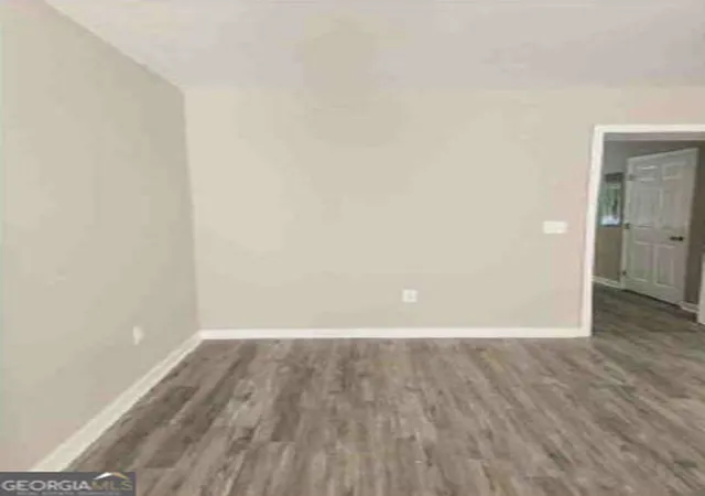 Listing Photo 2 - Condo for sale in building located at 1957 Pinedale Dr NW, Atlanta, GA 30314 - Unit #