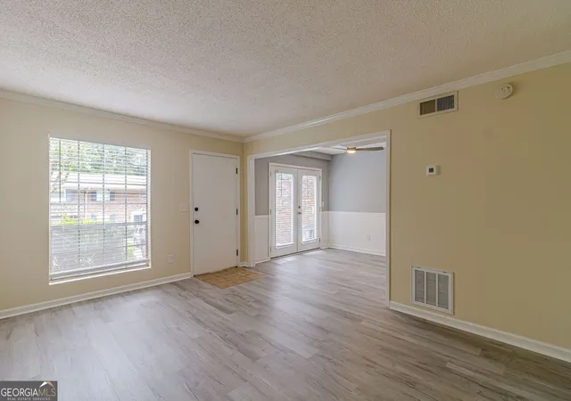 Listing Photo 5 - Condo for sale in building located at 3547 Old Chamblee Tucker Rd, Doraville, GA 30340 - Unit #I