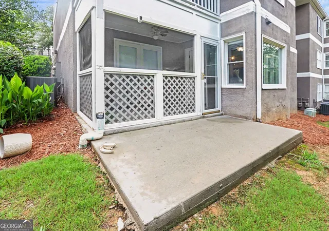 Listing Photo 2 - Condo for sale in building located at 7 Saint Claire Ln NE, Atlanta, GA 30324 - Unit #