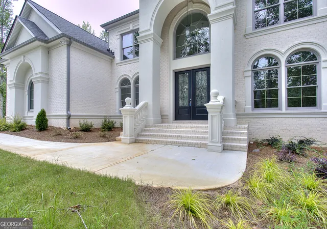 Photo 4 of Sale Pending at 2010 Fontainbleau Dr, Conyers, GA 30094 | MLS# 10617522 | Listing updated on 2026-07-13