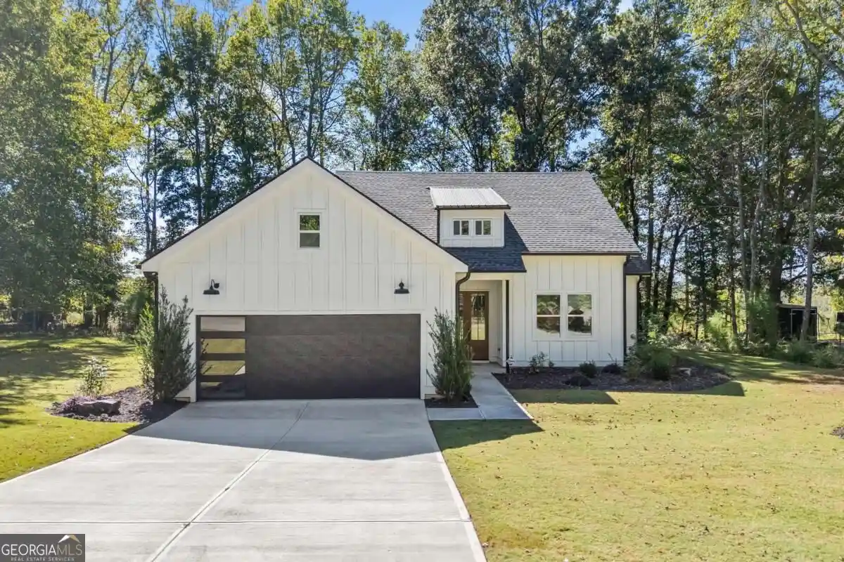Single family home for sale at 220 Fairlane Dr, Athens, GA 30607 | MLS# 10857325